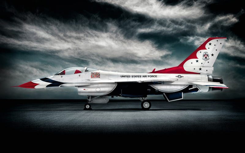 Illustration for article titled Cómo reacciona una persona normal al volar por primera vez en un F-16